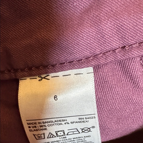 Old Navy Women's Skinny Jeans  Plum color Size 6 - Picture 9 of 9